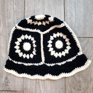 Granny Square Crochet Knit‎ Bucket Hat in Black and White